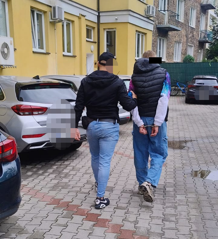 W Warszawie zatrzymano podejrzanego o kradzieże łańcuszków